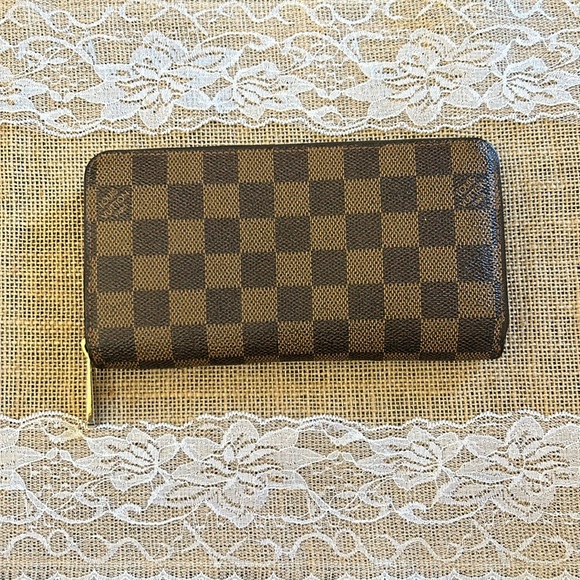 AUTHENTIC Louis Vuitton DAMIER EBENE zippy wallet with no signs of wear - Picture 1 of 13